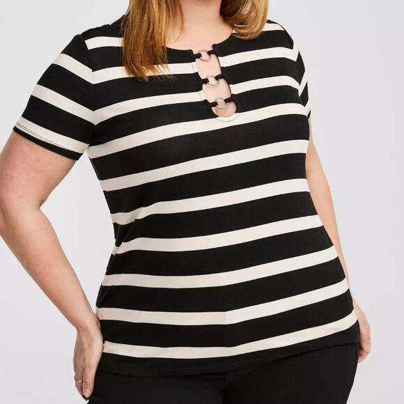 TORRID Womens Super Soft Crew Neck O-Ring Fitted Tee 1X(14-16) NWT Plus Size - Picture 1 of 8